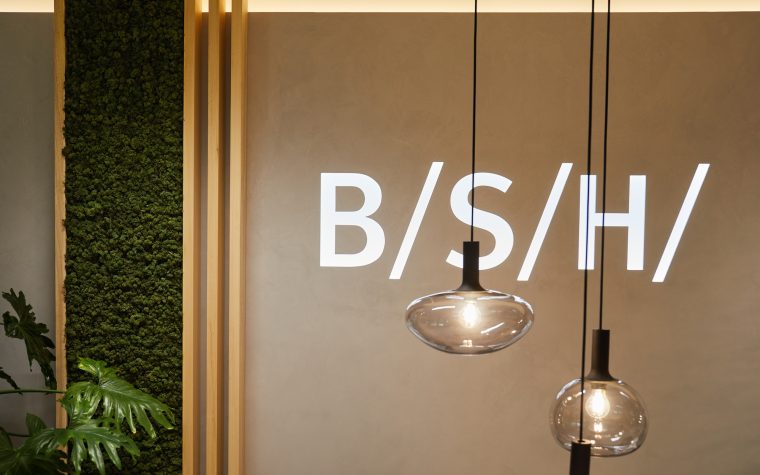 Creaplan stand and interiors led lights